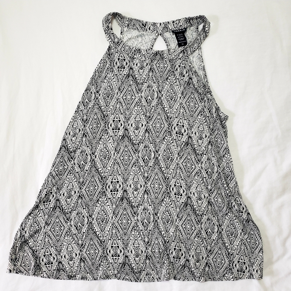 Torrid NWOT Black & White Geo Print Keyhole Tank